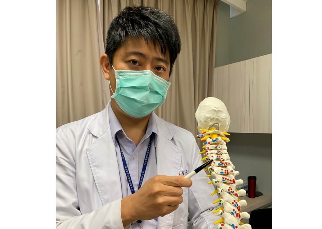 天冷易落枕! 醫師教你這招緩解脖子痛