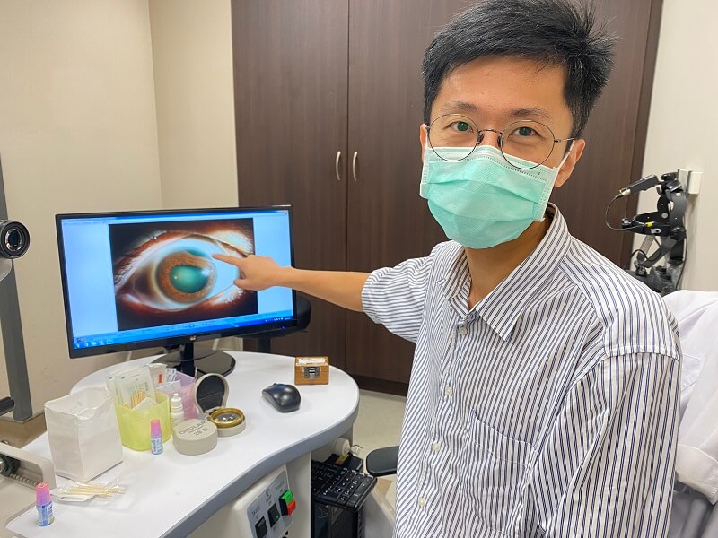外傷性白內障十幾年 手術救眼找回好視力